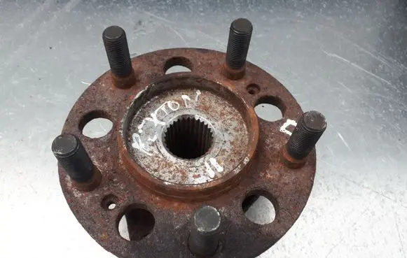 SsangYong Rexton Front wheel hub 4142009701