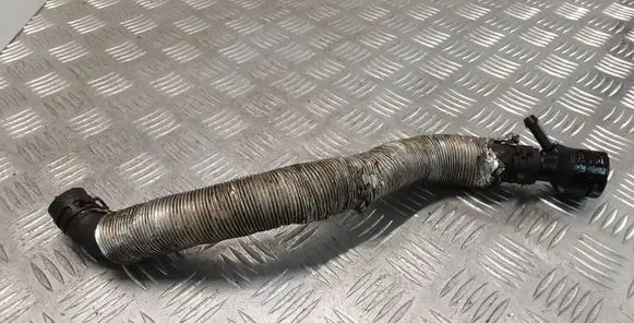 Volkswagen PASSAT B6 Engine coolant pipe/hose
