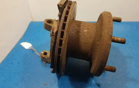 Iveco Daily 3rd gen Front wheel hub spindle knuckle
