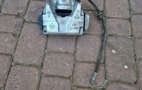 Renault Captur II Front brake caliper
