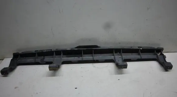 Rear bumper mounting bracket