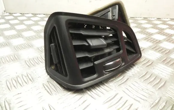 Rear air vent grill