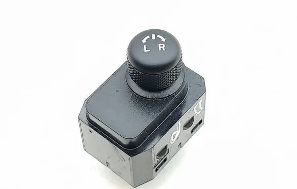Suzuki Vitara (LY) Wing mirror switch 0033T 57L0