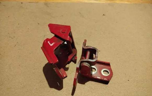 Renault Twingo II Front door hinge set 
