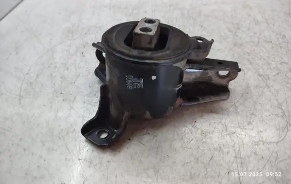 KIA Optima Engine mount bracket