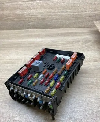 Volkswagen PASSAT B6 Fuse module 3C0937125