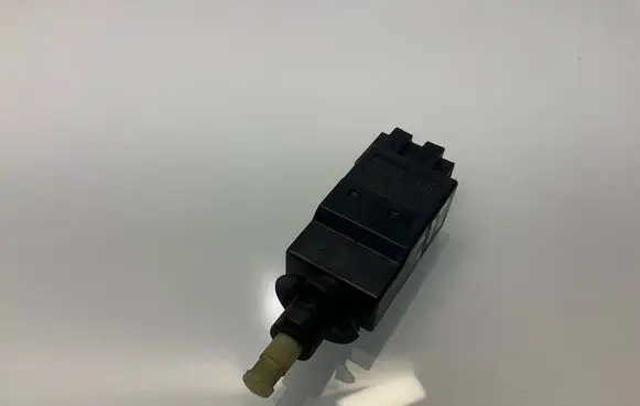Mercedes-Benz CLS C219 Brake pedal sensor switch 0015454009 A0015454009
