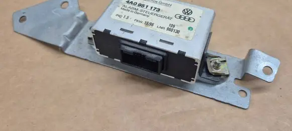 Audi A6 S6 C4 4A Alarm control unit/module 4A0951173 960130