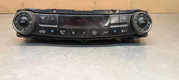 Mercedes-Benz E W211 Climate control unit 2118300685 00125003