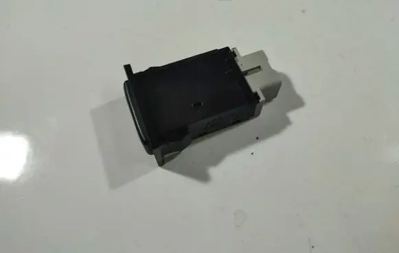 Toyota Avensis T250 Windscreen/window heater switch 153337
