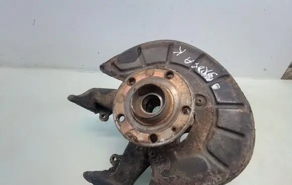Skoda Octavia Mk2 (1Z) Front wheel hub spindle knuckle