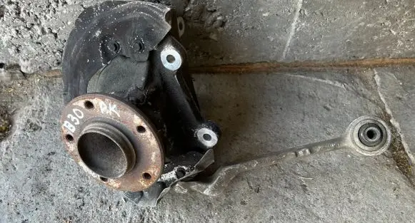 BMW 1 E81 E87 Front wheel hub spindle knuckle 6764443