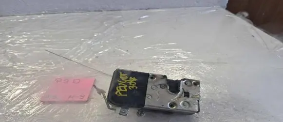 Peugeot 307 Front door lock 