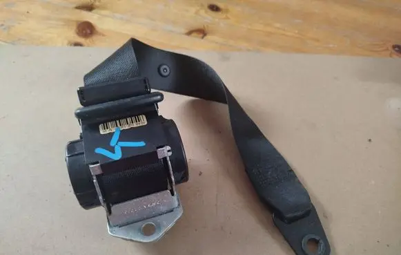 Rear seatbelt