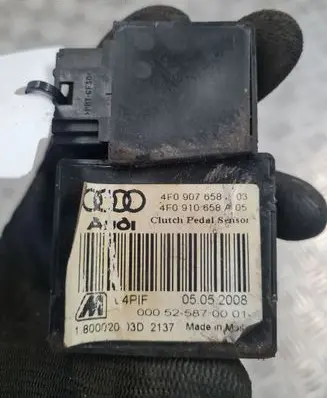 Audi A6 S6 C6 4F Clutch pedal sensor 4F0907658