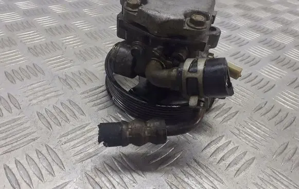 Mazda 3 I Power steering pump KYB