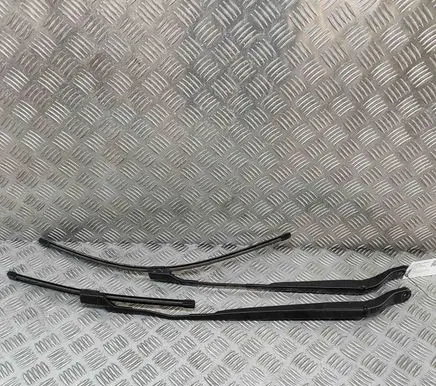 Peugeot 2008 II Windshield/front glass wiper blade 9822931680 9822931880
