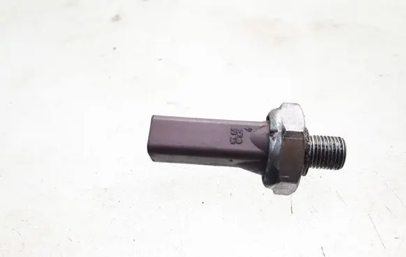 Volkswagen PASSAT B6 Oil pressure sensor 13218L