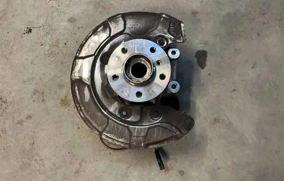 BMW X7 G07 Rear wheel hub 6876653