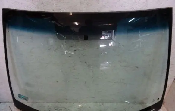Renault Clio III Front windscreen/windshield window 