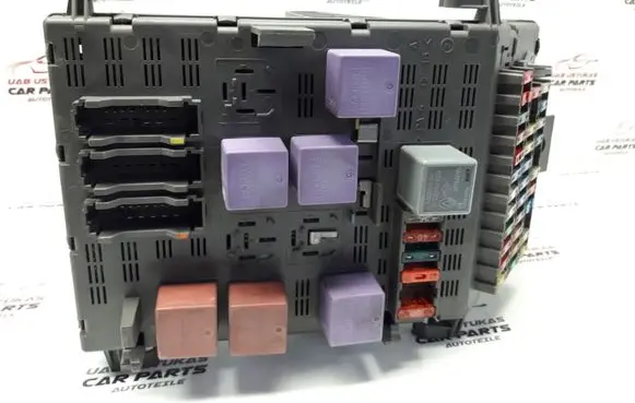 Renault Laguna I Fuse module 7700427845A