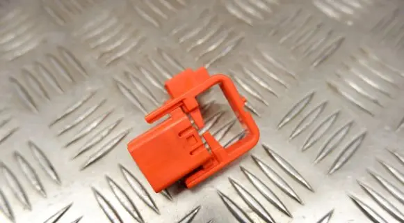 Toyota Prius (XW50) Fuse G383447050