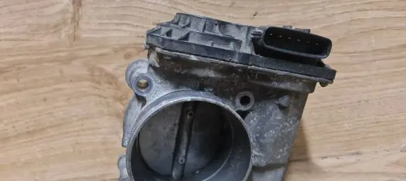 Volvo V70 Throttle valve 30711551 060527