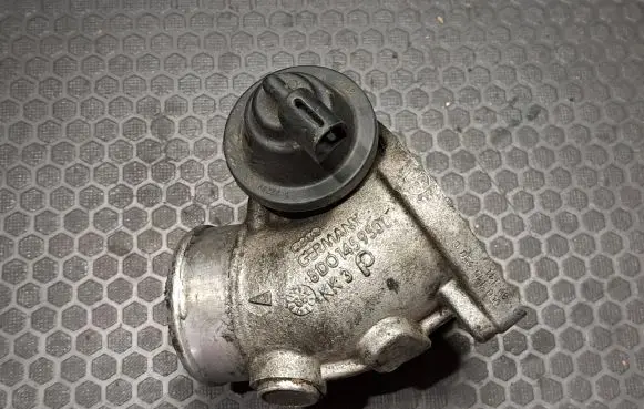 Audi A4 S4 B5 8D Throttle valve 8D0145950C