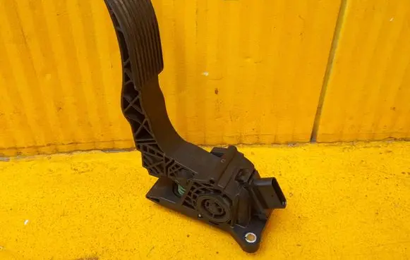 Mercedes-Benz Sprinter W907 W910 Accelerator throttle pedal A9073010100 ZGS002Q003 0280755357