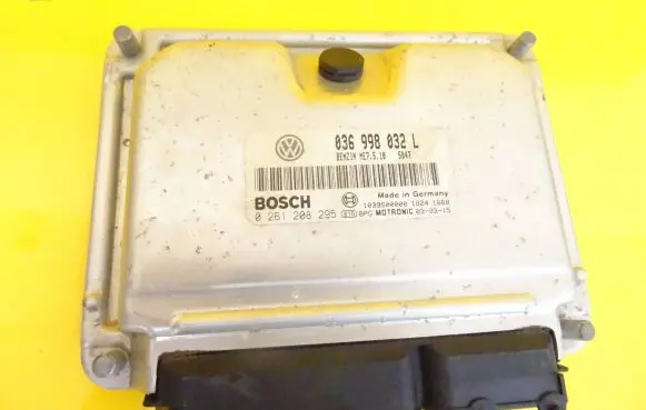 Volkswagen Golf IV Engine control unit/module 036998032L 0261208295
