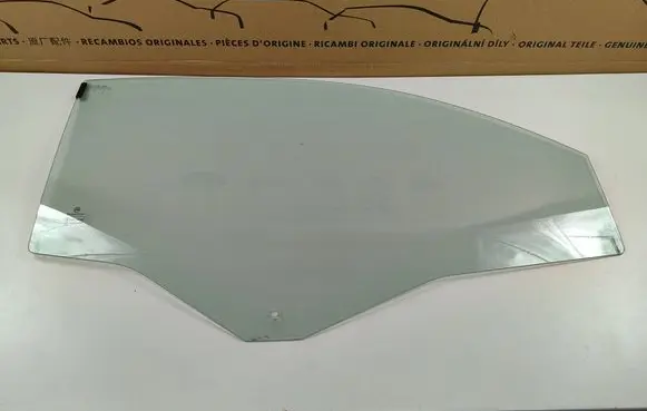 Fiat 500 Front door window/glass (coupe) 52108392