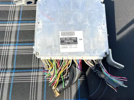 Lexus RX 330 - 350 - 400H Engine control unit/module 8998148060 2752000065