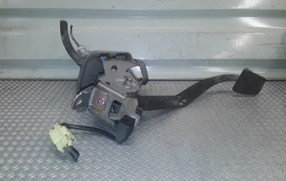 KIA Ceed Clutch pedal 
