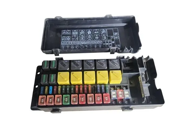 Land Rover Discovery Fuse module YQE000300