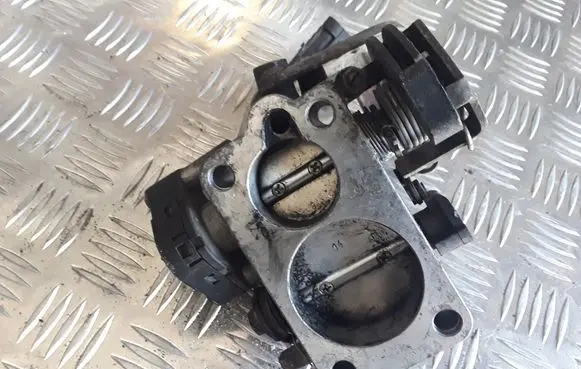 Renault Laguna I Throttle valve 7700862385
