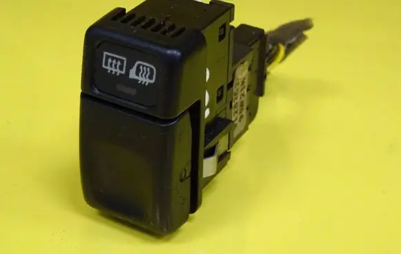 Volvo S40, V40 Windscreen/window heater switch 9162952
