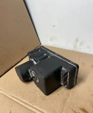 Audi 100 S4 C4 Central locking vacuum pump 443862257H