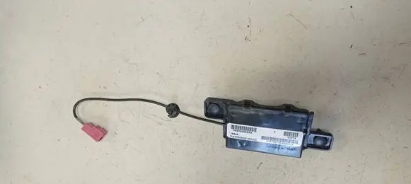 Chrysler Pacifica Aerial antenna amplifier 68186558AA