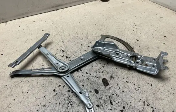 Opel Astra H Front window lifting mechanism without motor 13100417