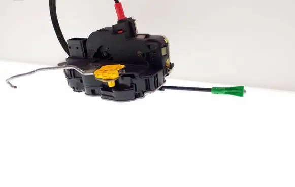 Opel Insignia A Front door lock 3023880RH4