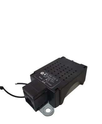 Volkswagen Golf V Aerial antenna amplifier 5M0035570B 7617310031