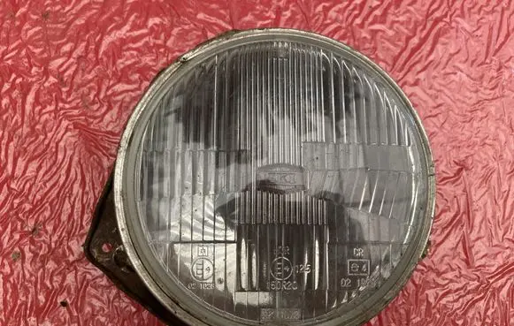 Toyota Land Cruiser (BJ70) Headlight/headlamp