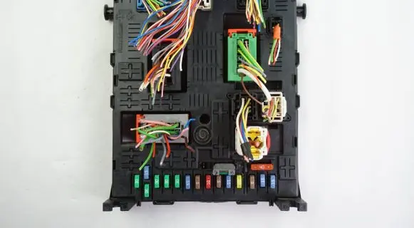 Citroen Berlingo Fuse module 981218948000 282901103