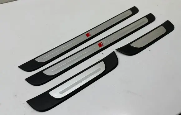 Audi A3 S3 8V sill trim set (inner) 