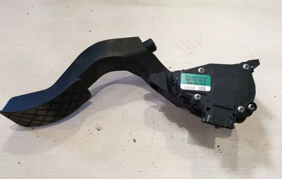 Volkswagen PASSAT B5.5 Accelerator throttle pedal 8D1721523E 6PV00837503