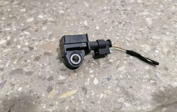 Mercedes-Benz C W205 Airbag deployment crash/impact sensor 2229051400
