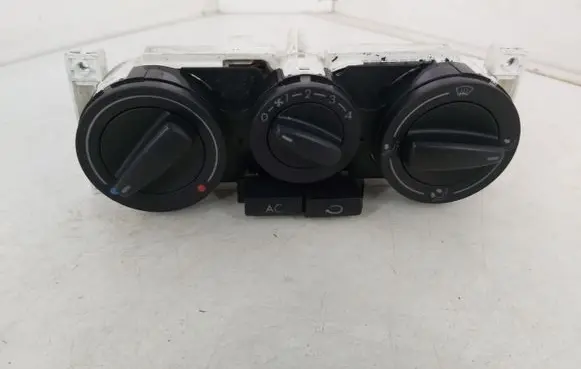 Volkswagen Golf IV Climate control unit 1J0820045F