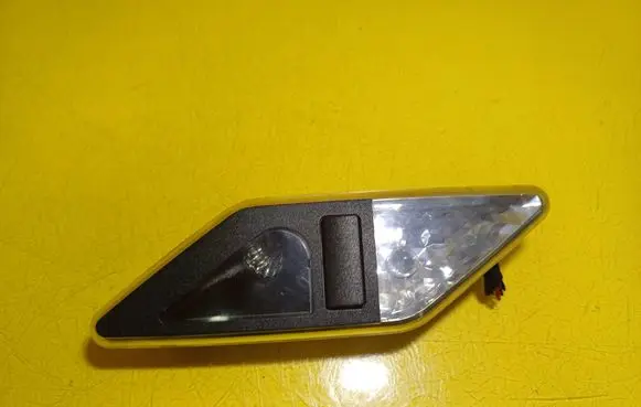 BMW 3 E46 Rear seat light 2JA007877-02