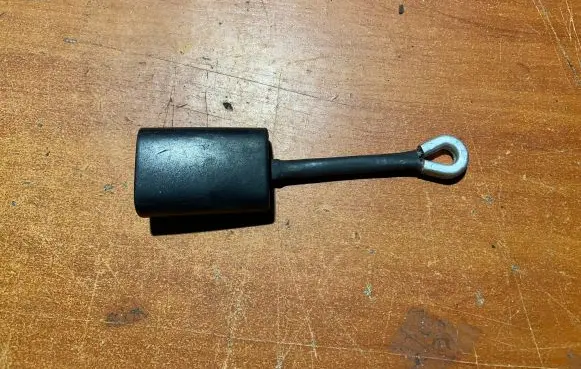 Front seatbelt buckle