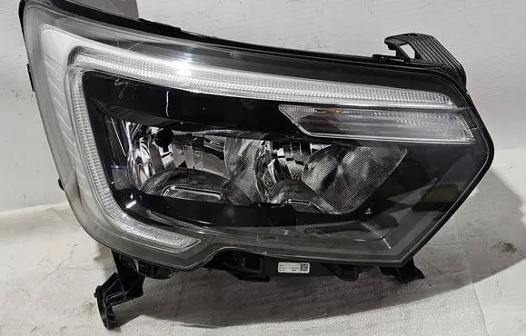 Renault Master III Headlight/headlamp 260105567R